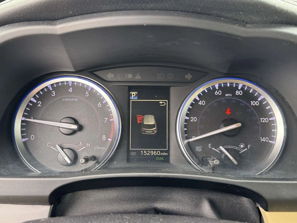 Used 2018 Blue Toyota XLE image 25