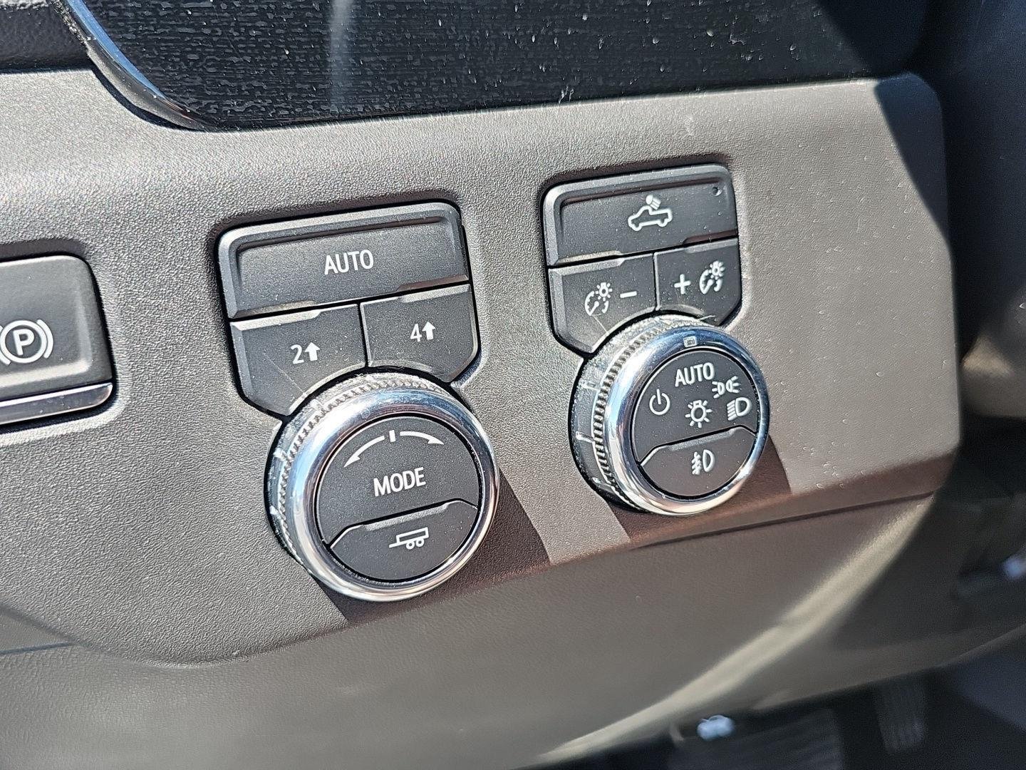 Used 2024 Summit White GMC Elevation image 25