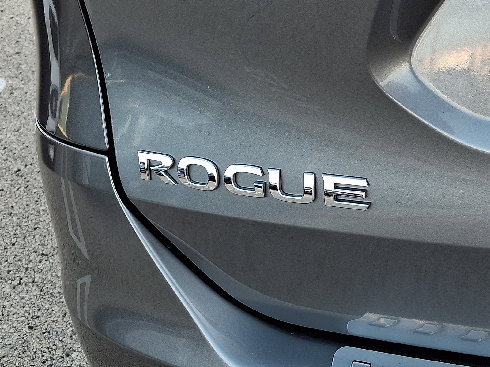 Used 2014 Gun Metallic Nissan SL image 29