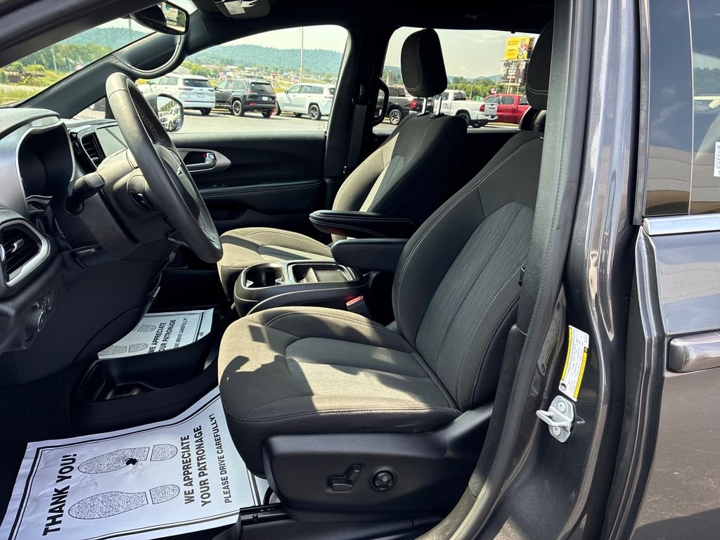 Used 2022 Gray Chrysler Touring image 3