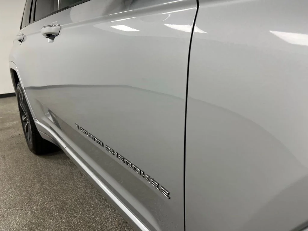 2023 Jeep Grand Cherokee Overland - Photo 17