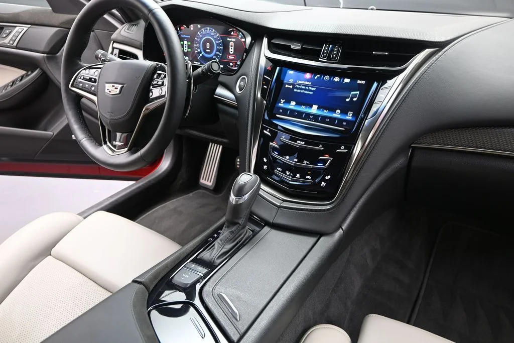 Used 2016 Red Cadillac 2SV image 32