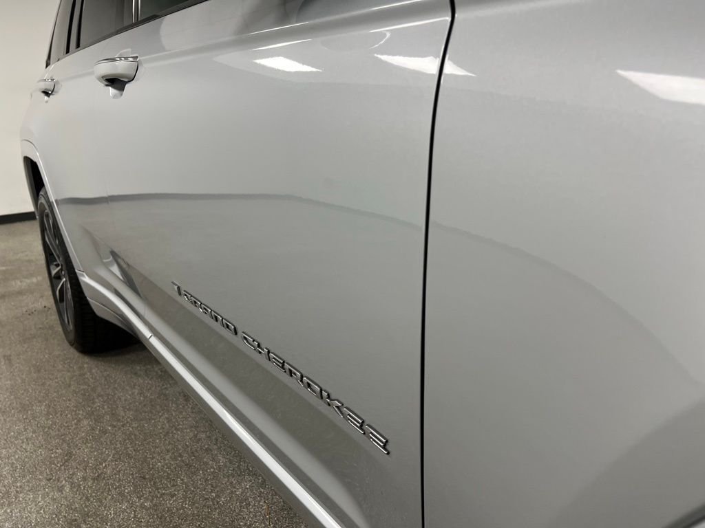 2023 Jeep Grand Cherokee Overland - Photo 17
