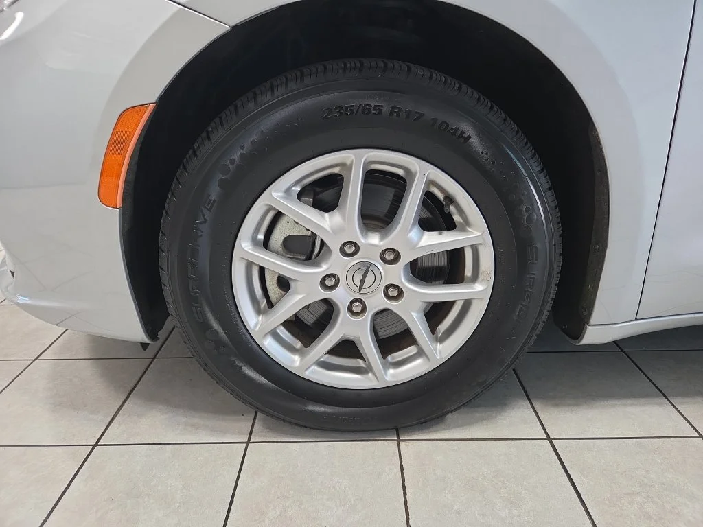 Used 2023 Silver Chrysler Touring L image 42