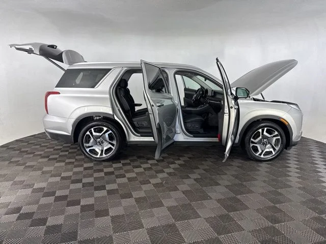 Used 2025 Silver Hyundai SEL Premium image 18