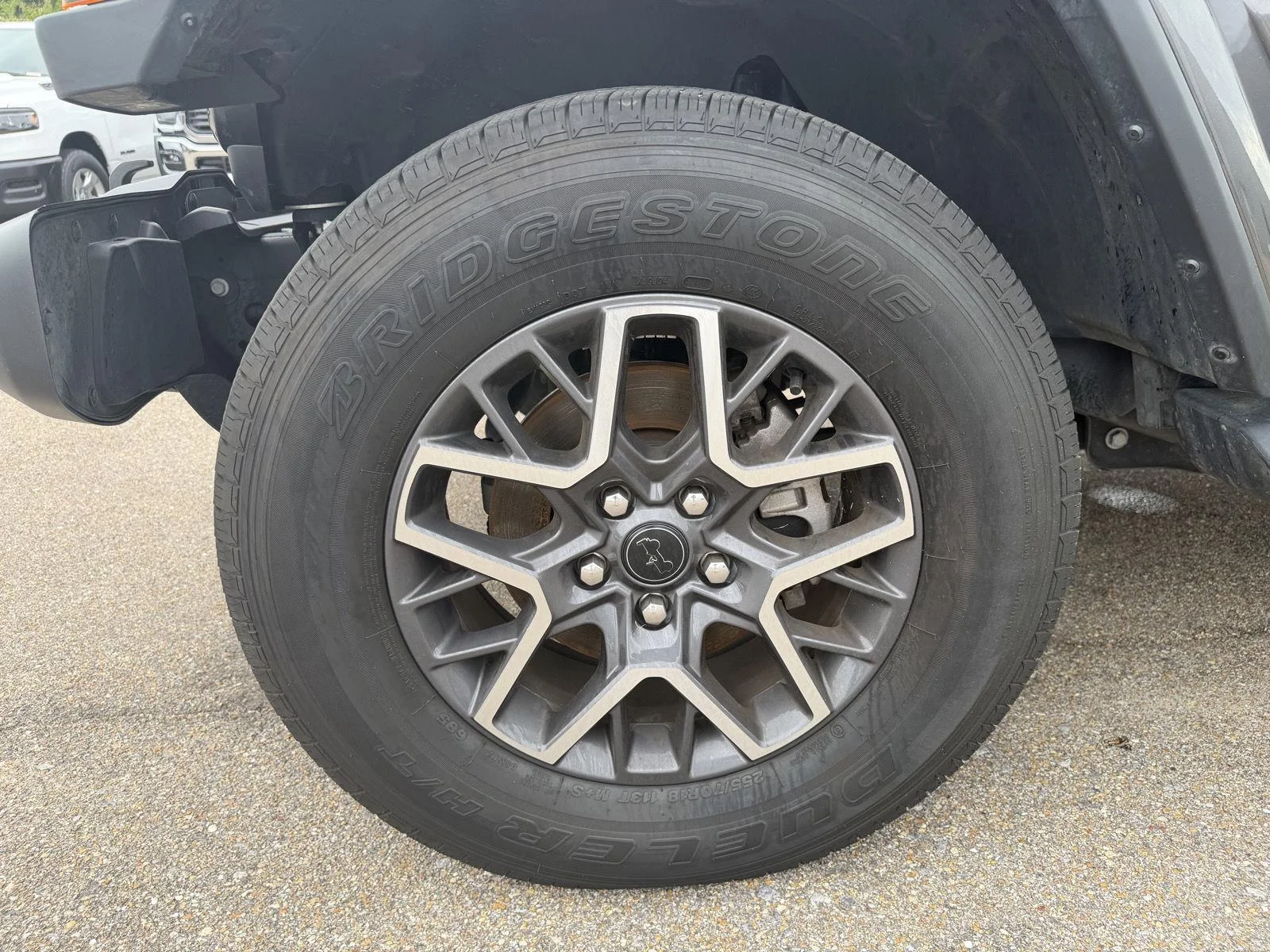 Used 2025 Granite Crystal Metallic Clearcoat Jeep Sahara image 25