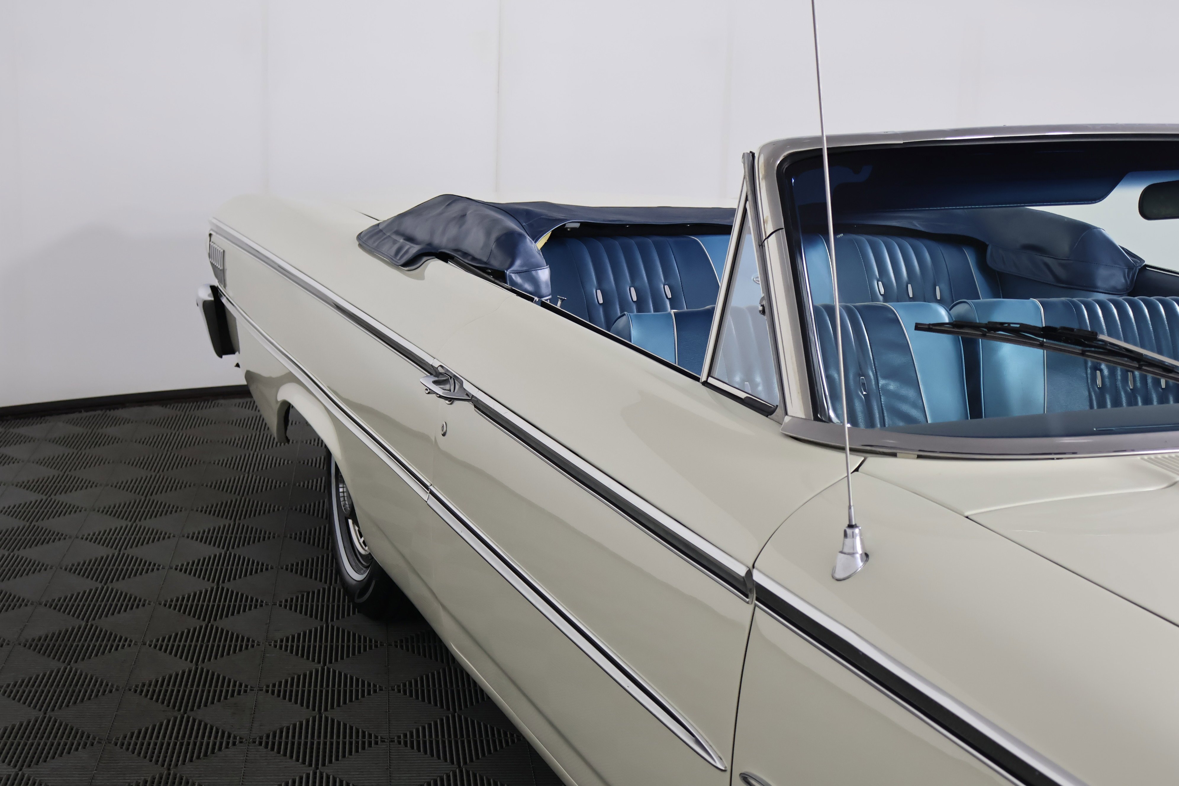 Used 1963 White Ford  image 32