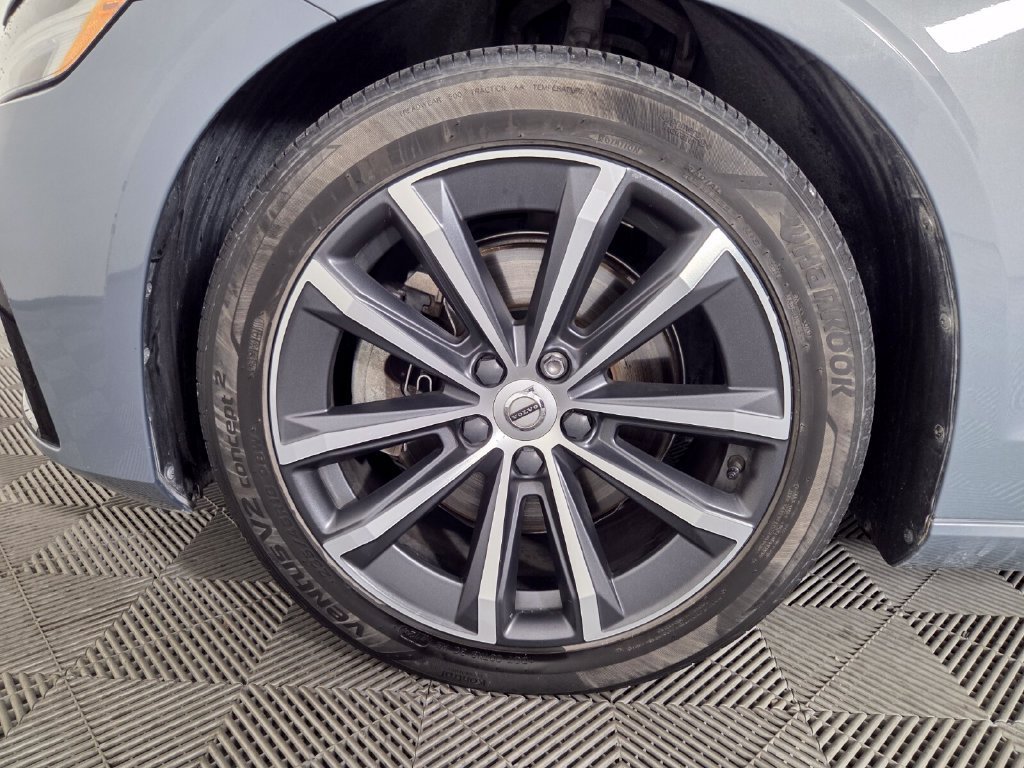 Certified Used 2022 Gray Volvo Momentum image 7