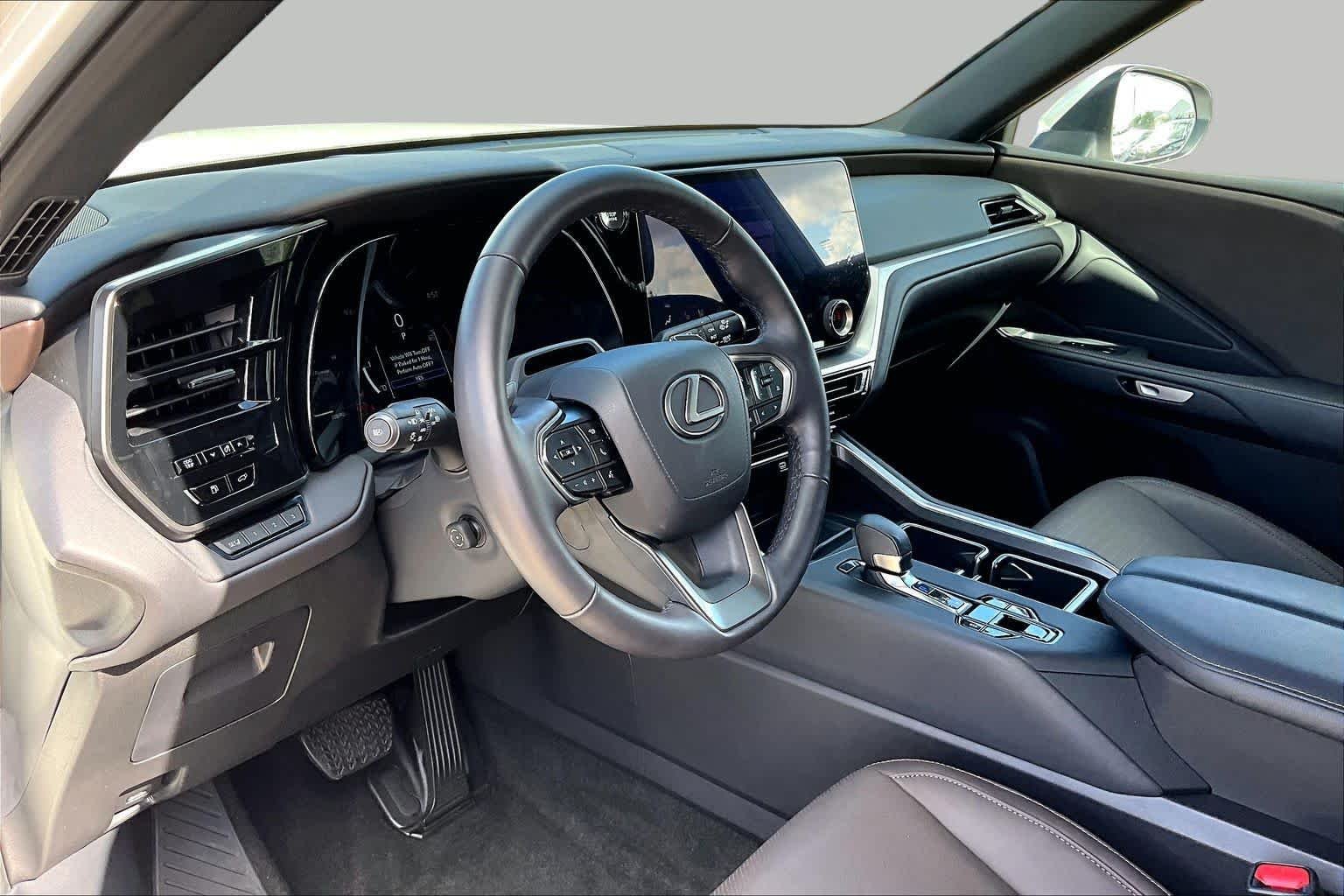 Used 2025 Wind Chill Pearl Lexus Premium image 18