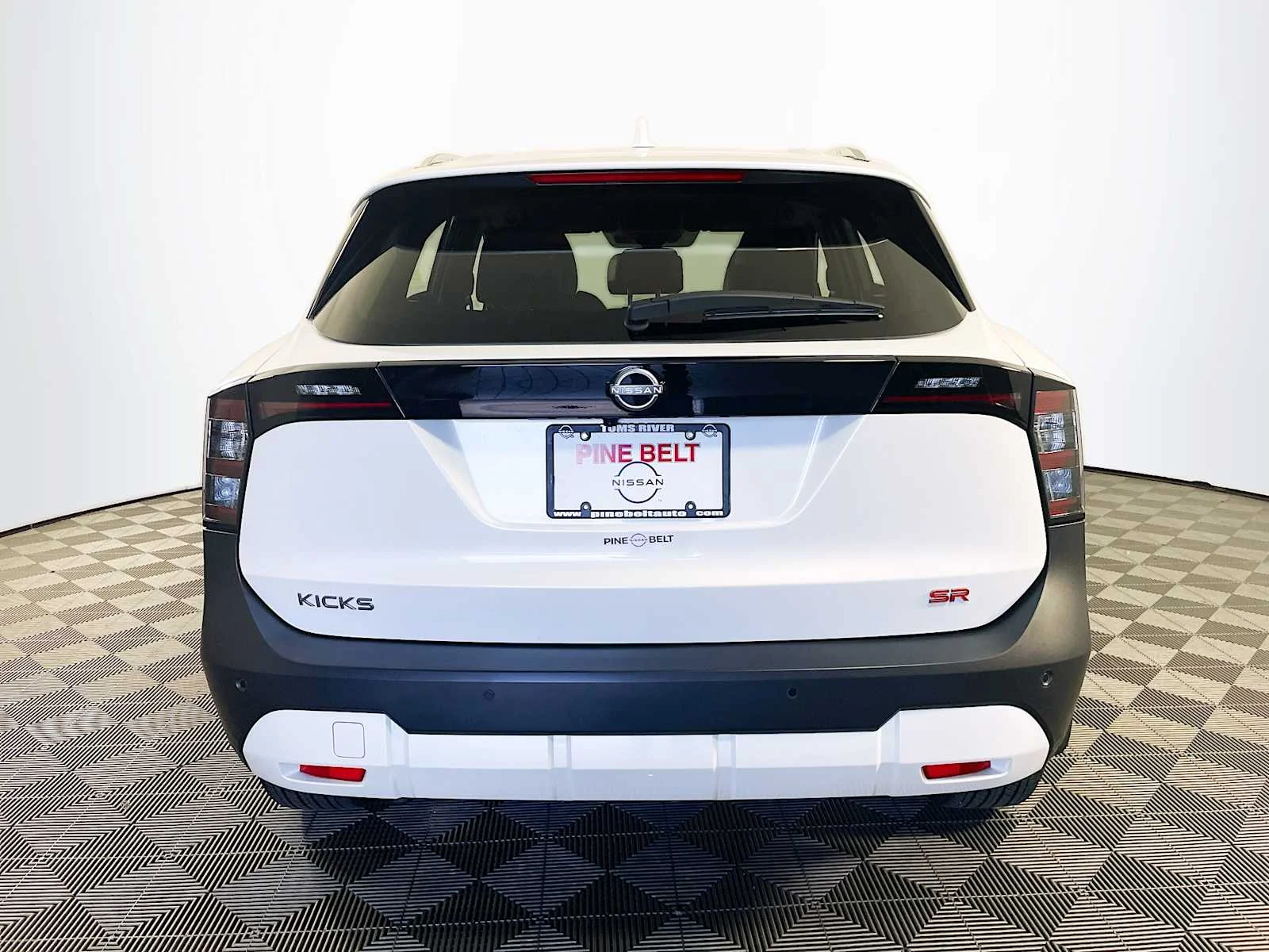 Certified Used 2025 Aspen White Tricoat Nissan SR image 5