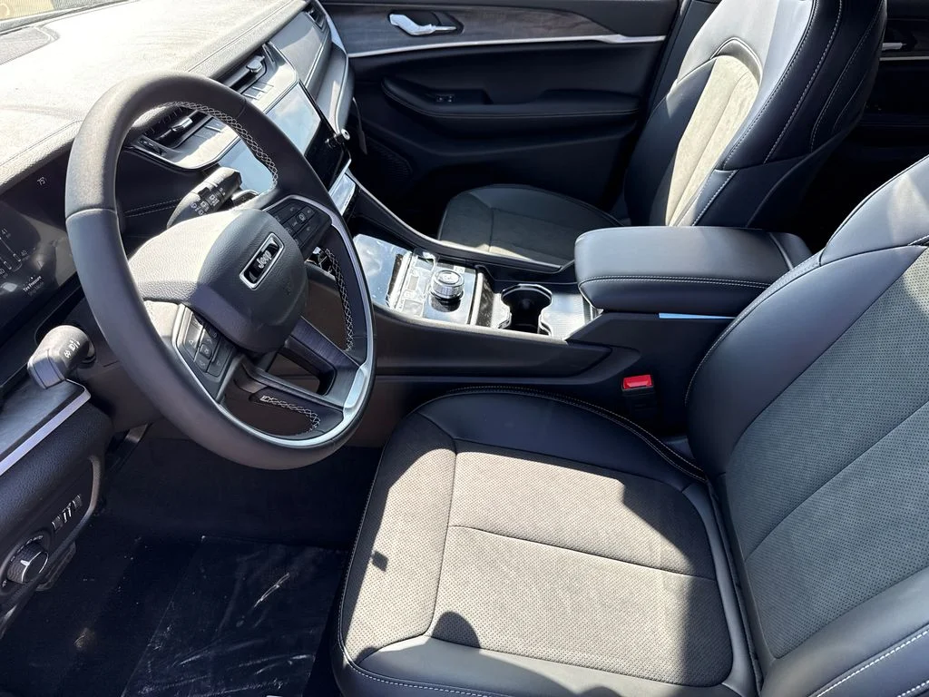 New 2026 Bright White Clear-Coat Exterior Paint Jeep Altitude image 18