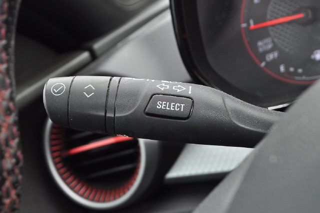 Used 2025 Red Chevrolet 1RS image 21