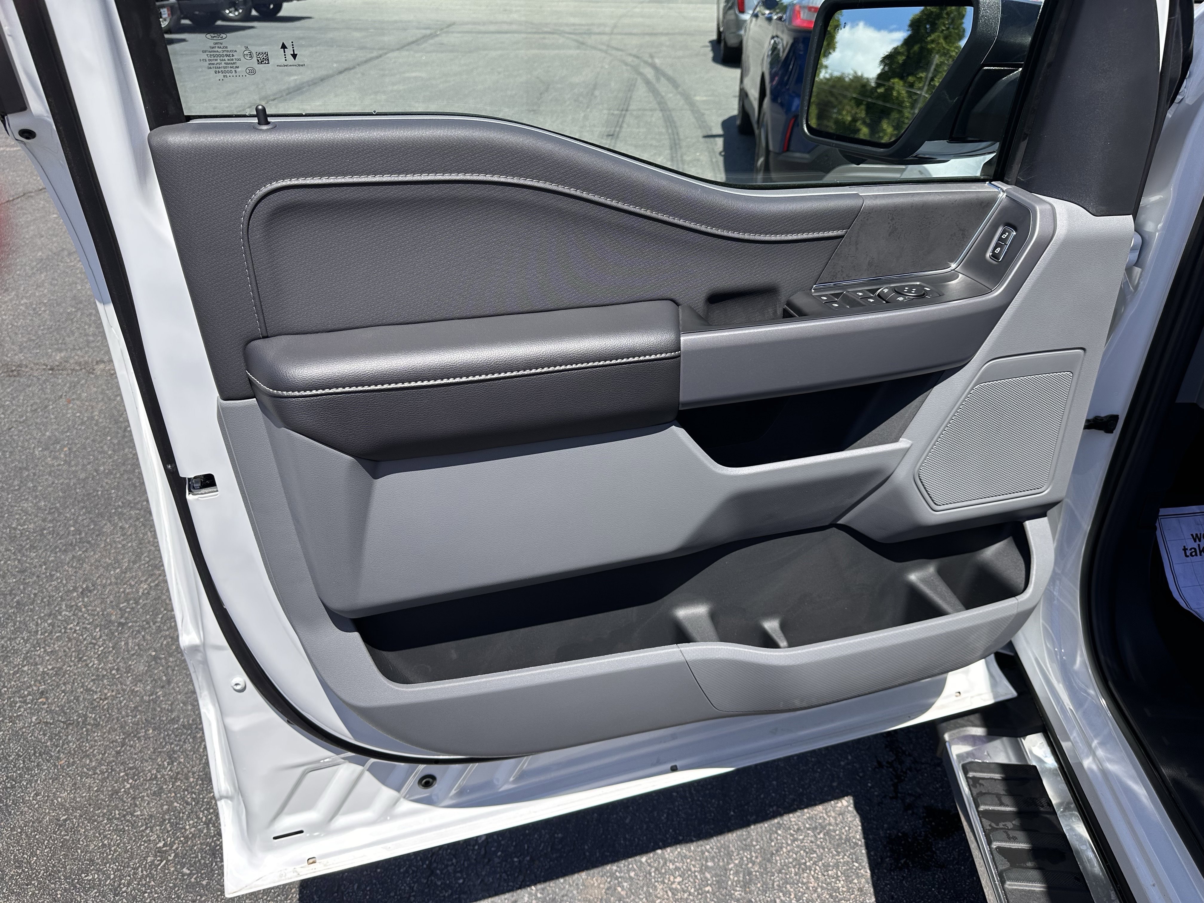 New 2026 Oxford White Ford XLT image 10