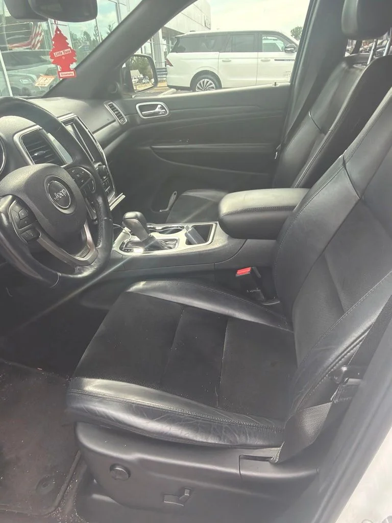 Used 2018 White/off-white Jeep Altitude image 2