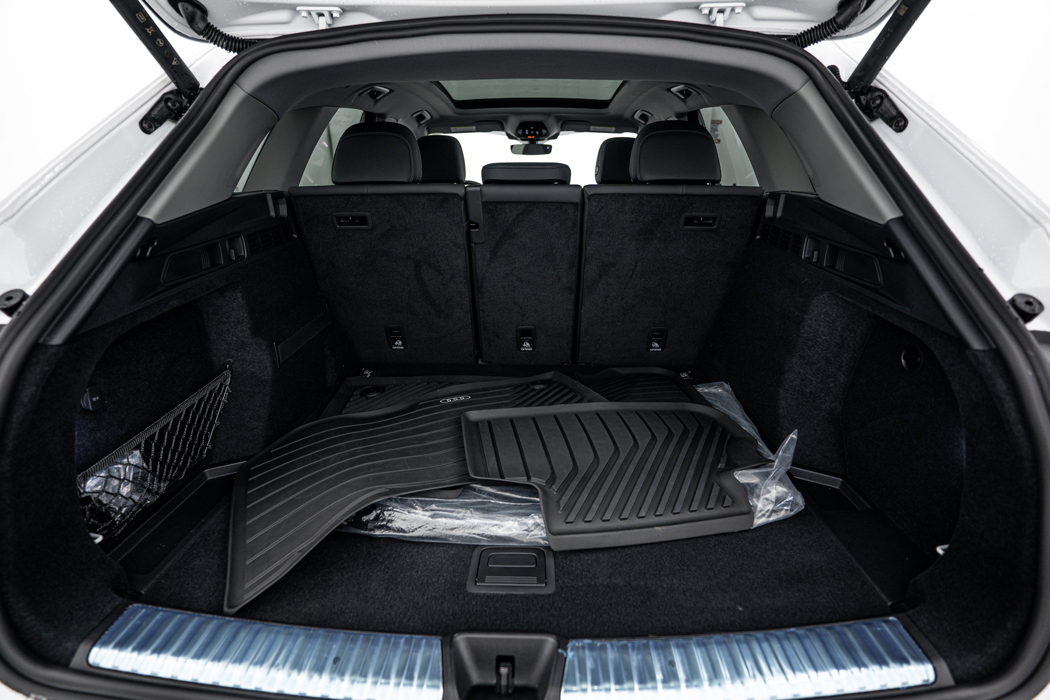 Used 2025 Arkona White Audi Premium image 19