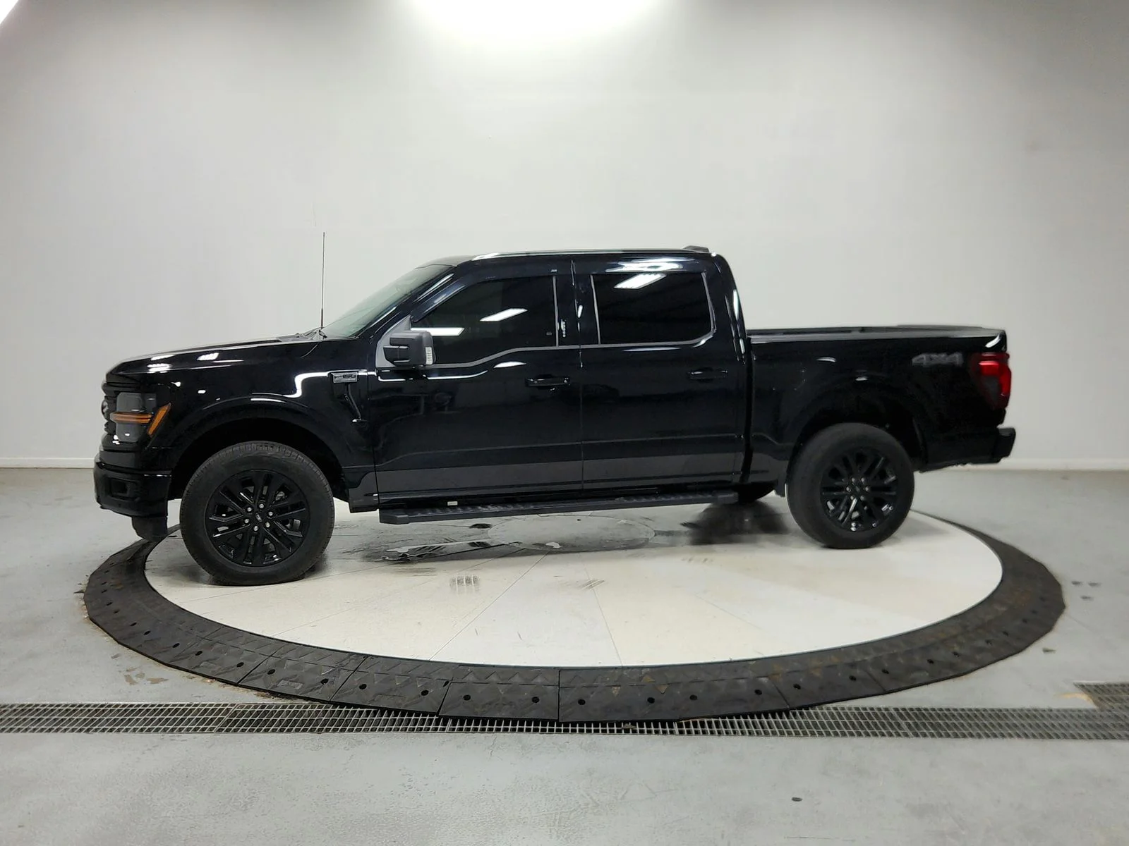 Used 2024 Black Ford XLT image 5