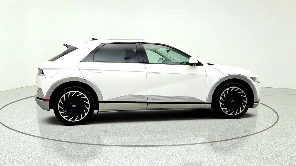 Used 2024 Atlas White Hyundai Limited AWD image 4