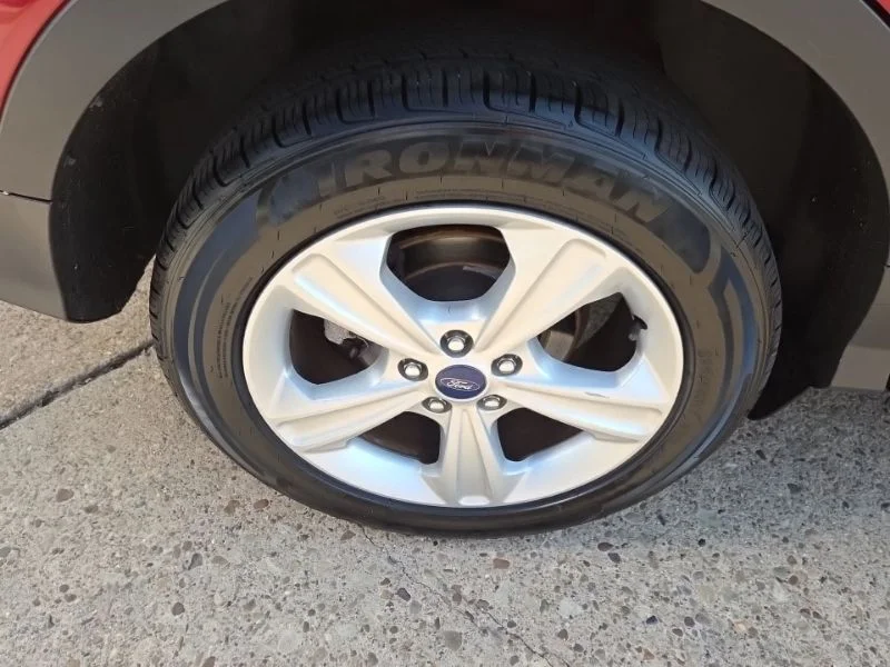 Used 2014 Red Ford SE image 9