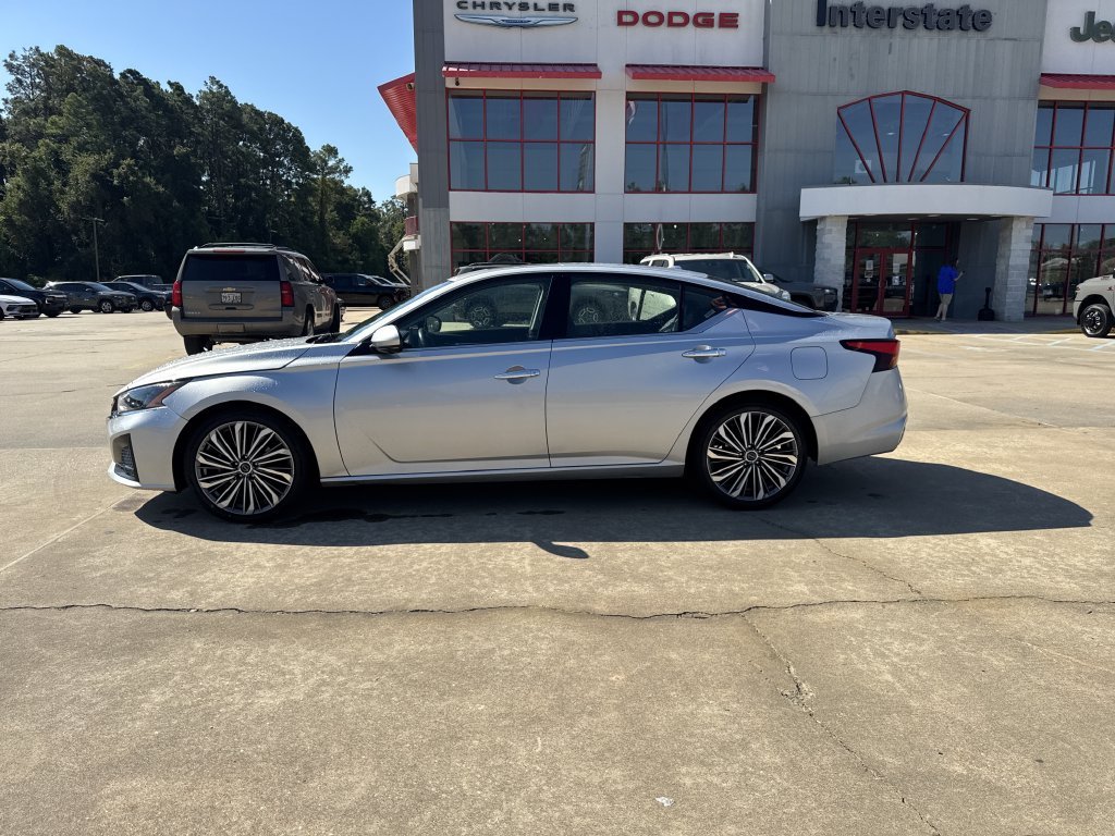 Used 2023 Silver Nissan 2.5 SL image 8
