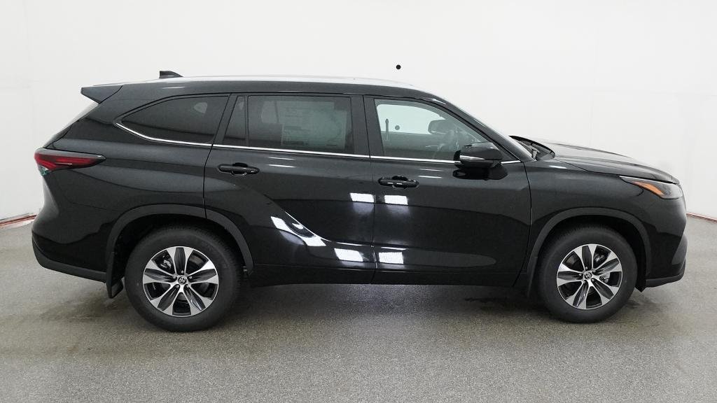 New 2026 Midnight Black Metallic Toyota XLE image 14