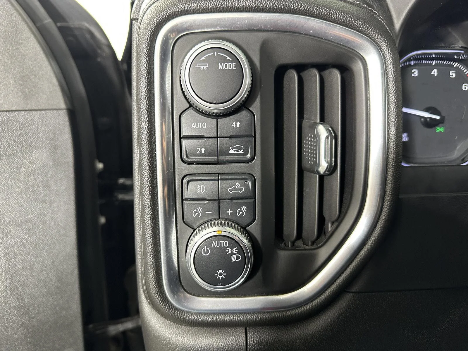 Used 2020 Onyx Black GMC Elevation image 34