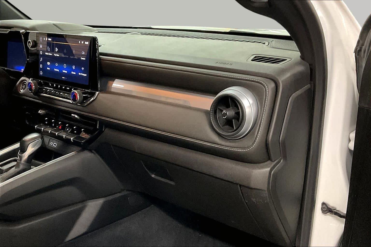 2024 Chevrolet Colorado LT - Photo 16