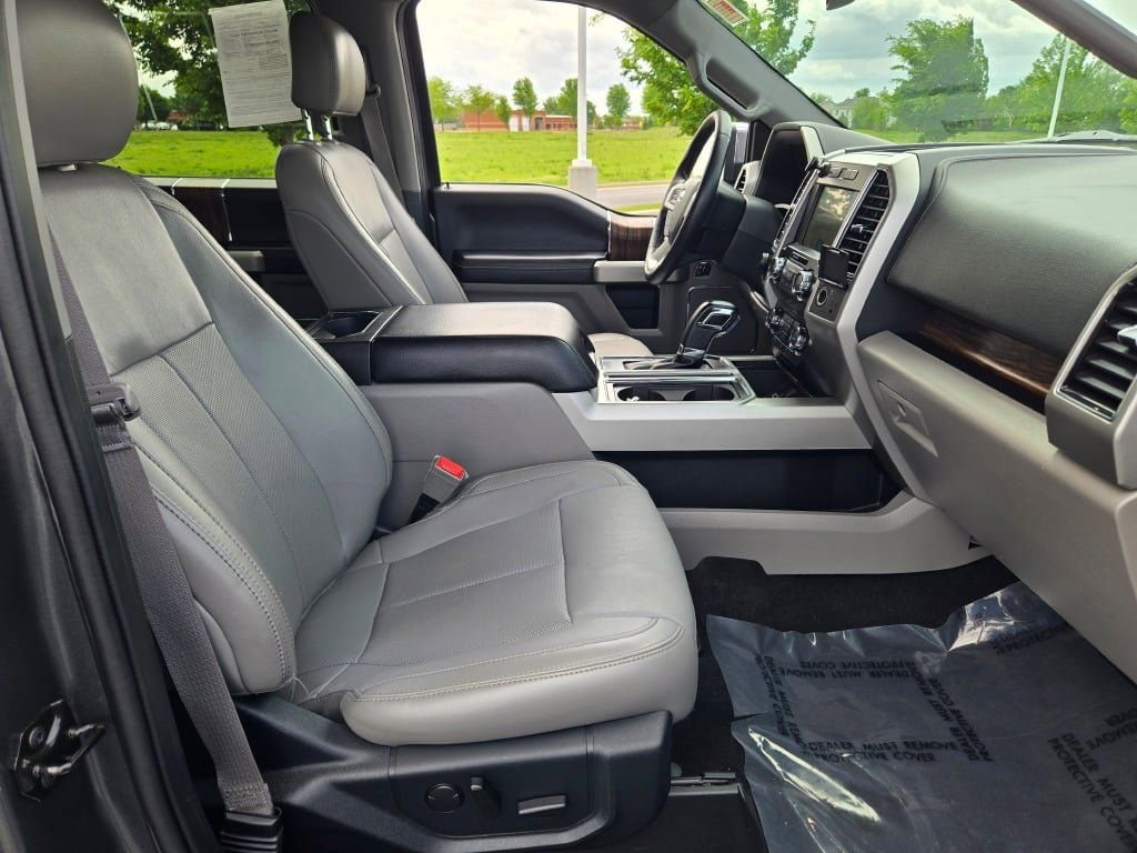 Used 2019 Magnetic Ford Lariat image 7