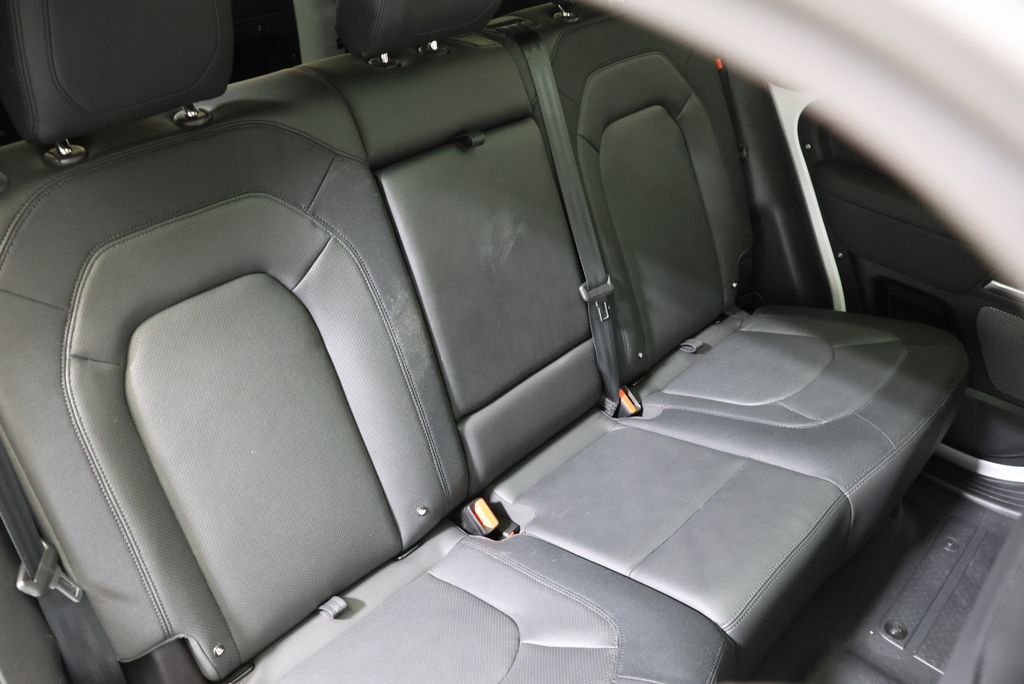 Used 2023 Fuji White Land Rover X-Dynamic SE image 45