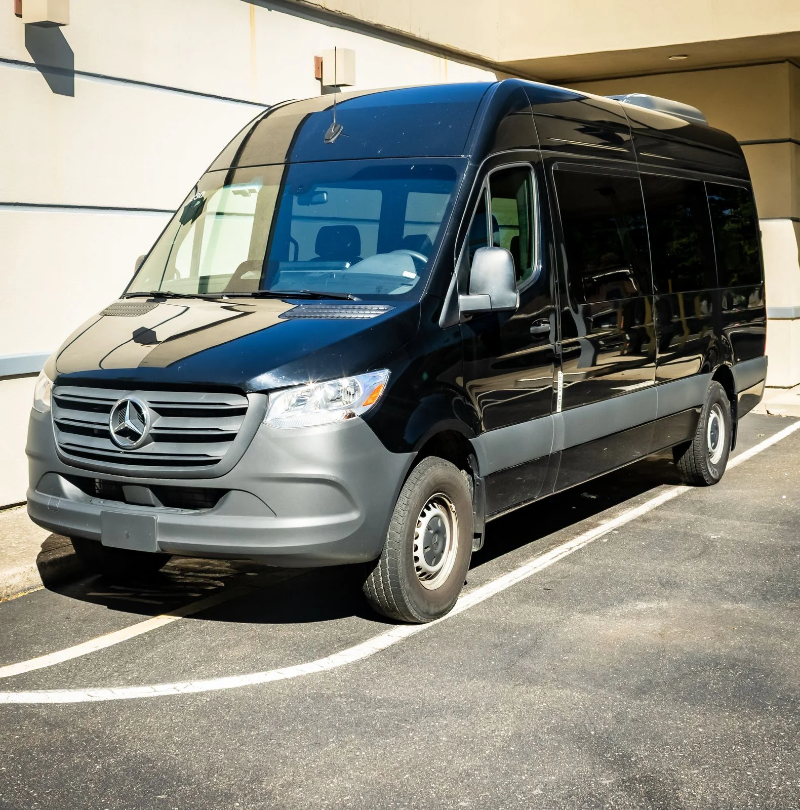 Used 2025  Mercedes-Benz Passenger 170 WB image 1