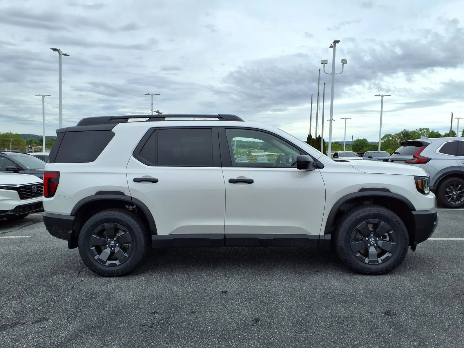 New 2026 PLATINUM WHITE PEARL Honda RTL image 2