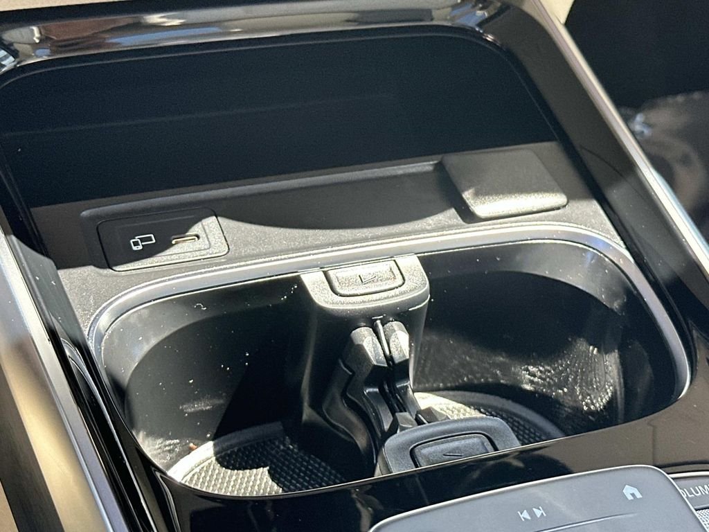 Used 2023  Mercedes-Benz GLB 250 image 24