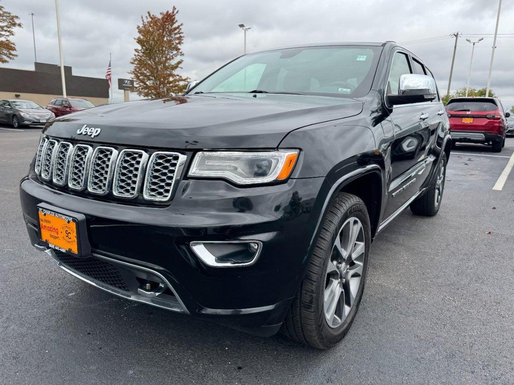Used 2018 Diamond Black Crystal Pearlcoat Jeep Overland image 8