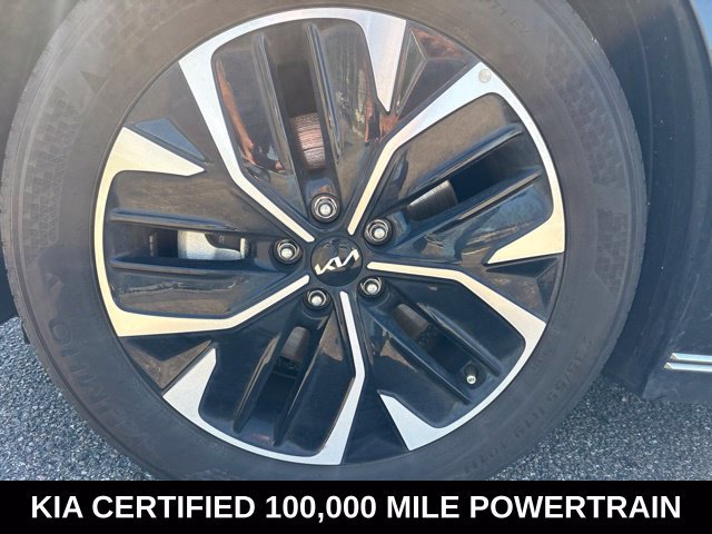 Used 2023 Gray Kia Wind image 9