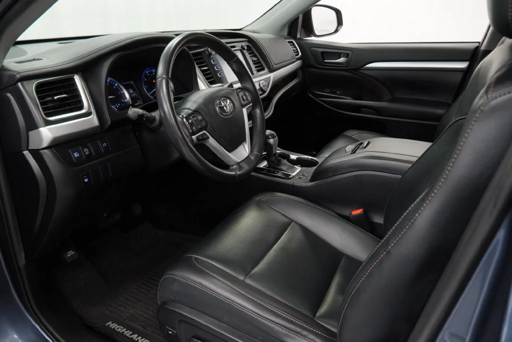 Used 2019 Blue Toyota XLE image 19