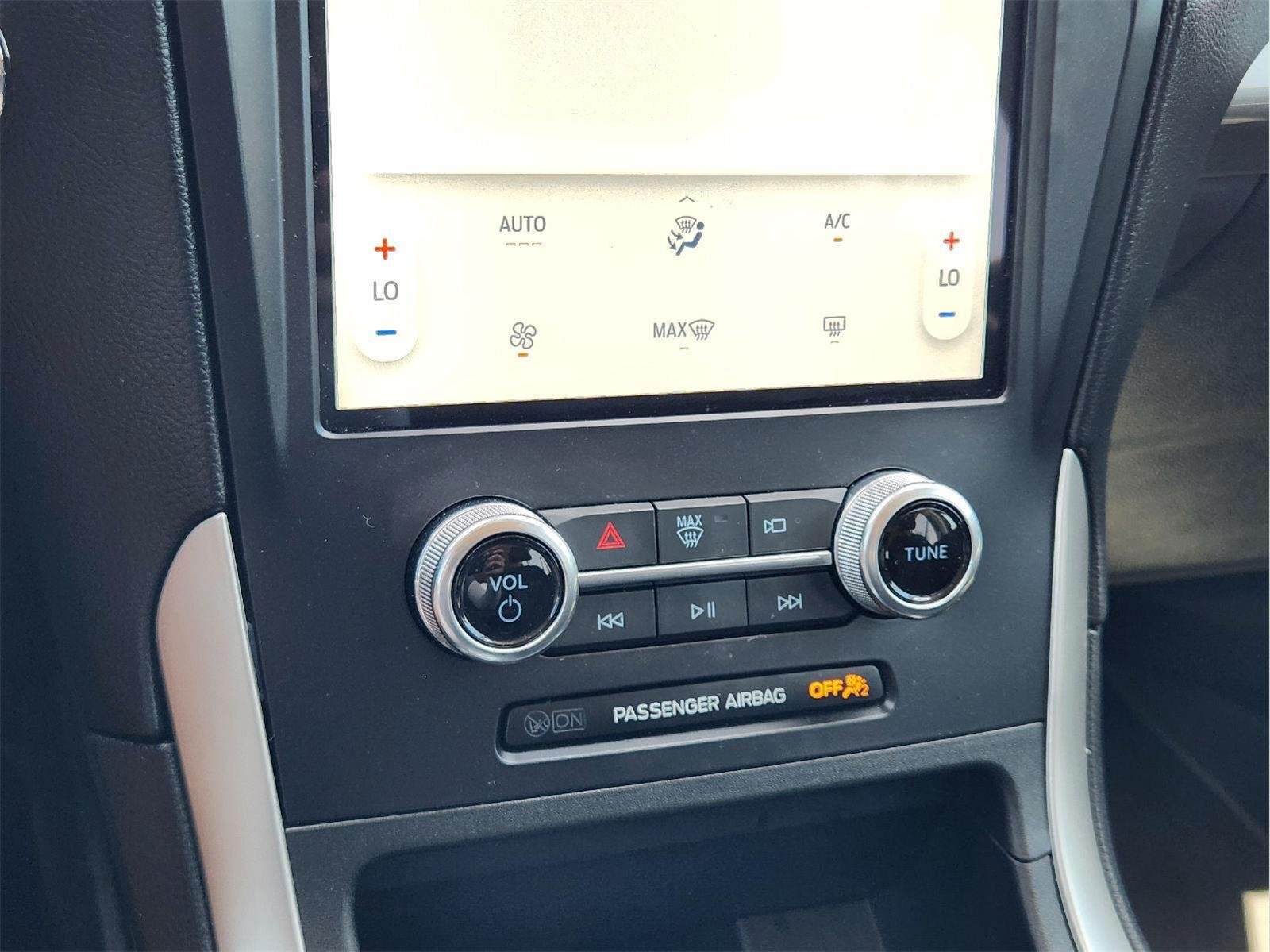 Used 2024 Stone Blue Ford SE image 17