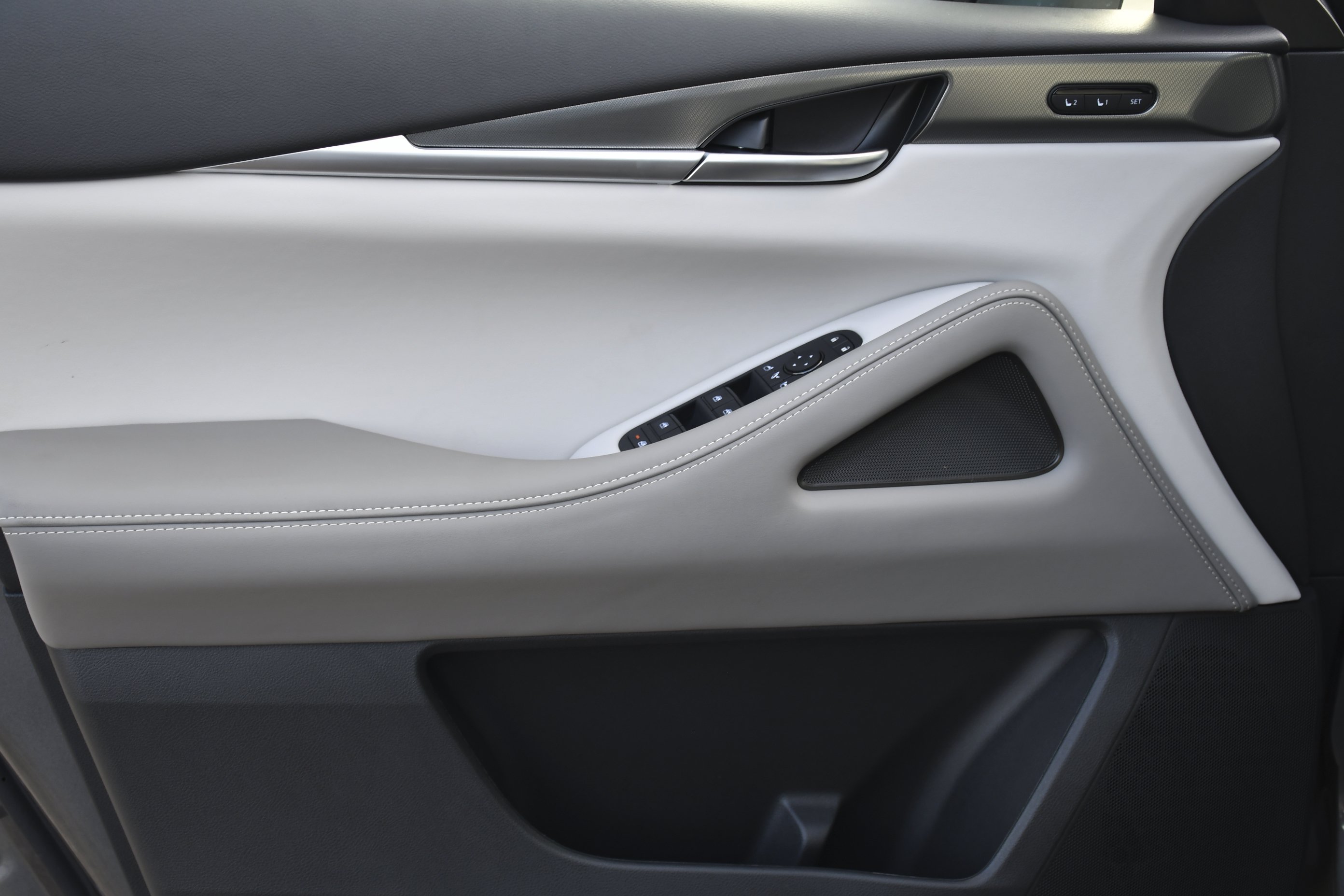 New 2027 GRAPHITE SHADOW INFINITI Luxe AWD image 27