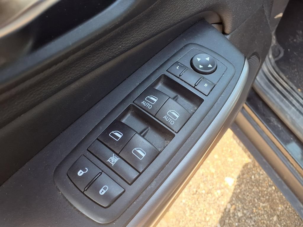 Used 2020 Black Jeep Latitude Lux 4x4 image 12