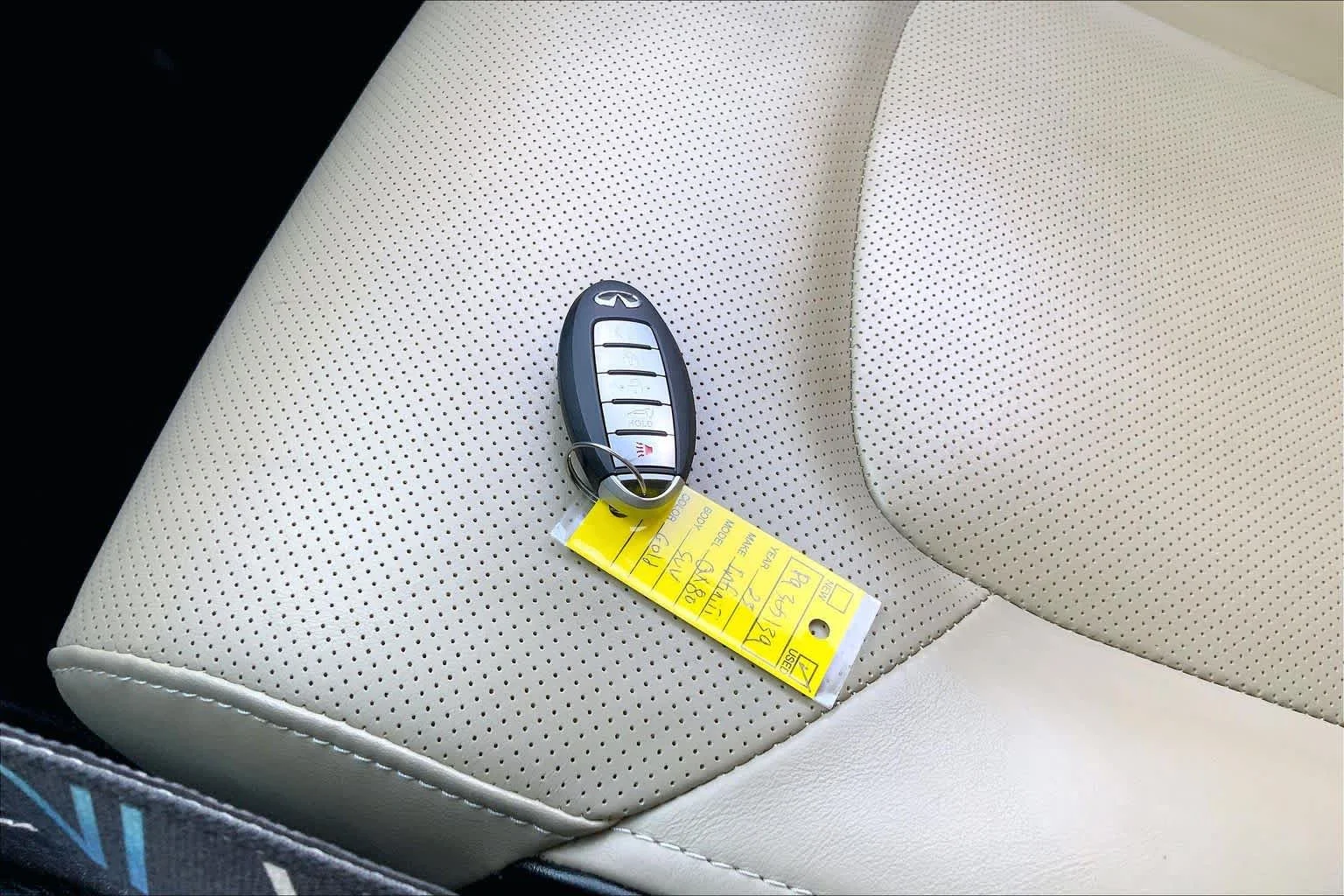 Used 2023 Champagne Quartz INFINITI PREMIUM SELECT image 15