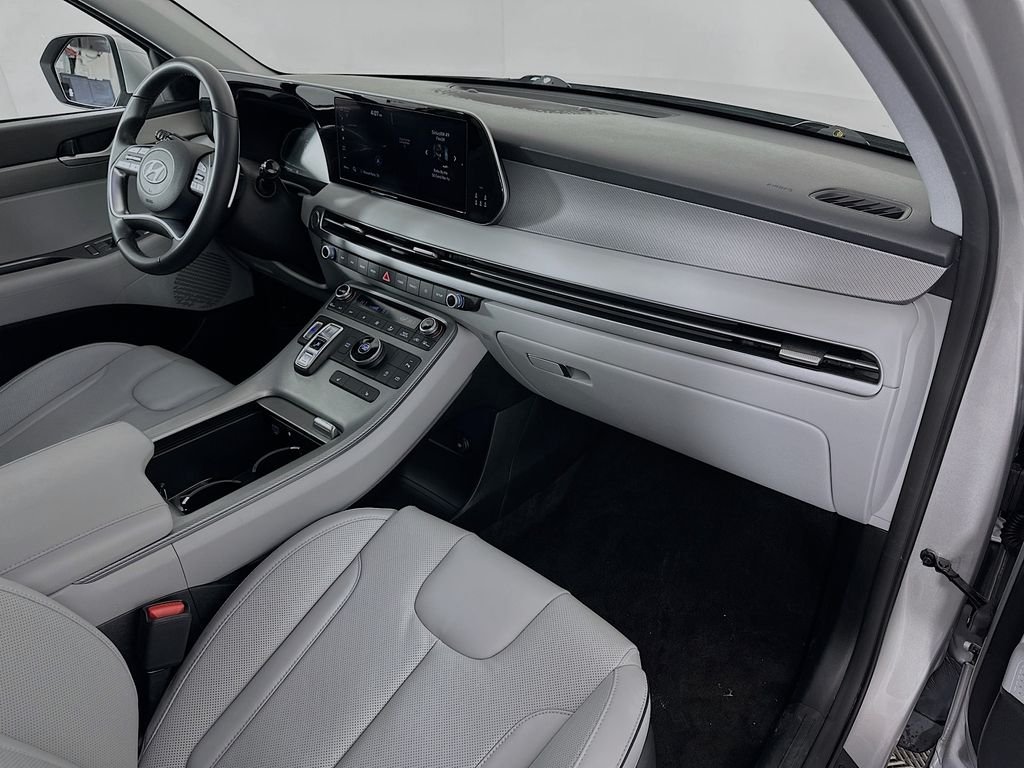 Used 2025 Silver Hyundai SEL image 31