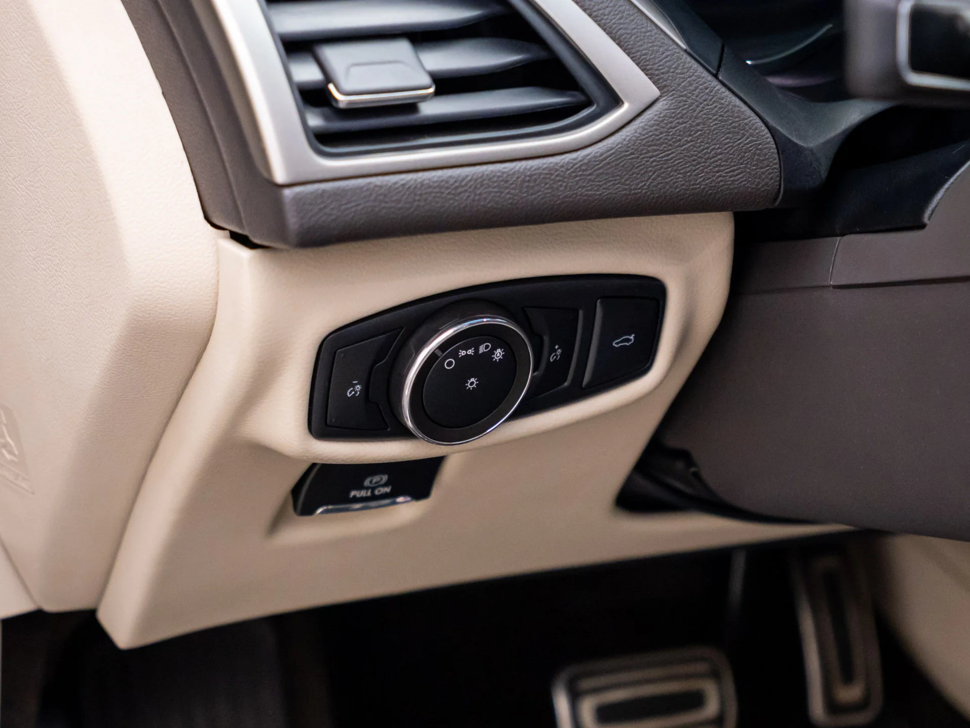 Used 2018 Blue Lincoln Reserve image 21