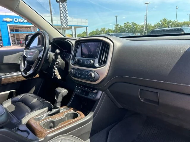 Used 2019 White GMC Denali image 33