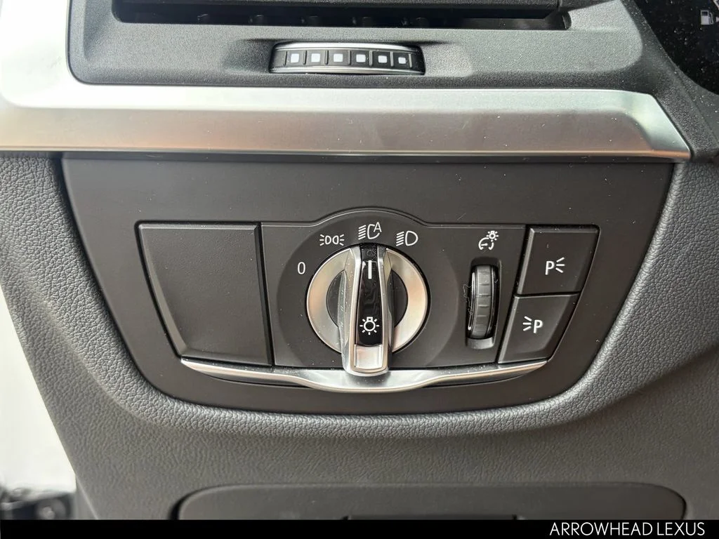 Used 2024 White BMW xDrive30i image 27