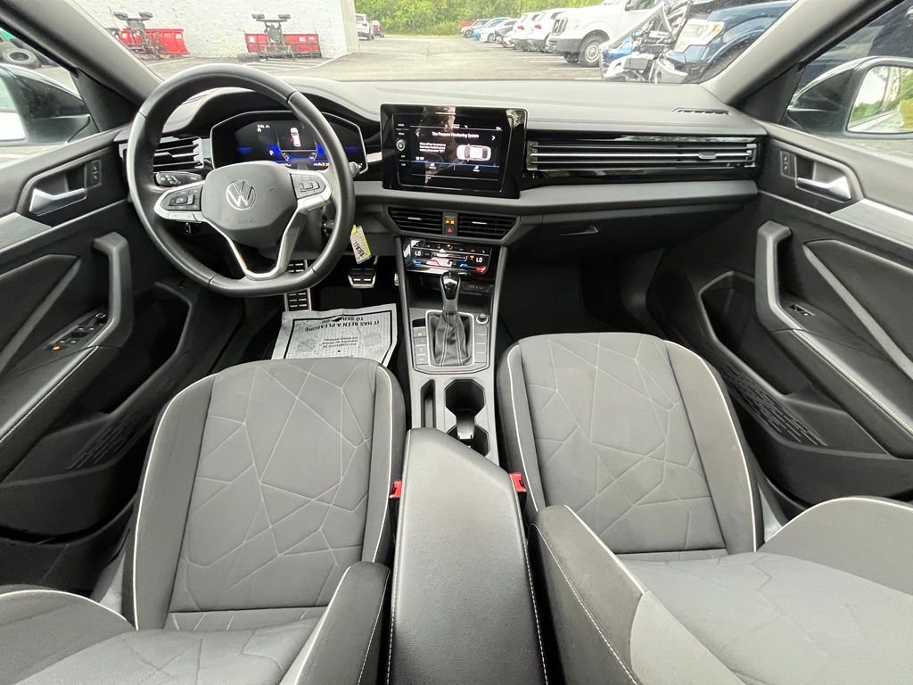 Used 2025 White Volkswagen 1.5T Sport image 14