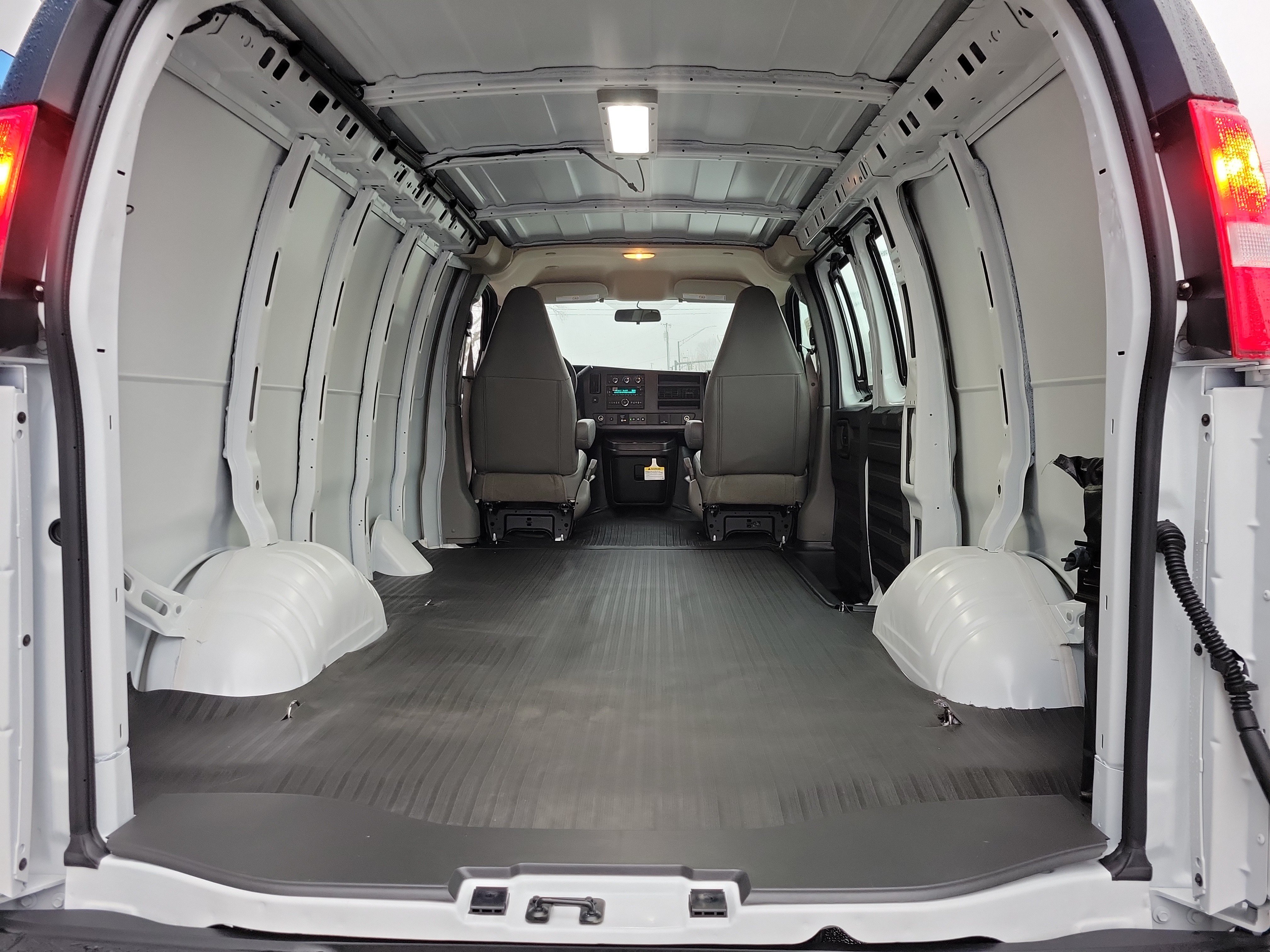 2025 Chevrolet Express Cargo Work Van - Photo 8