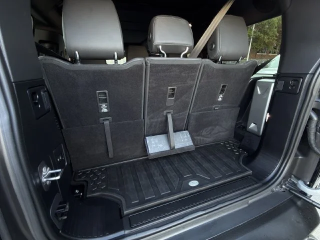Used 2023 Silver Land Rover 130 SE image 33