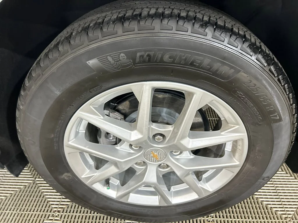 Used 2022 Silver Ice Metallic Chevrolet LT image 10