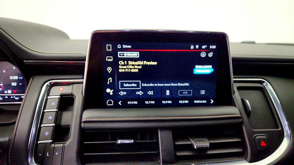 Used 2024 Sterling Metallic GMC 4WD 4dr AT4 image 21