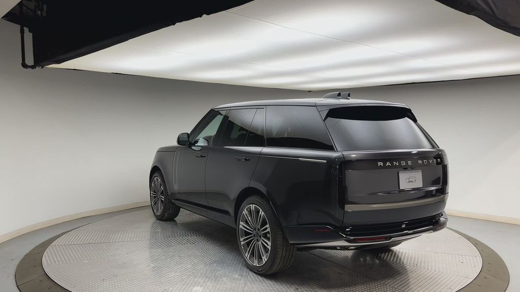New 2026 Carpathian Gray Premium Metallic Land Rover SE image 4