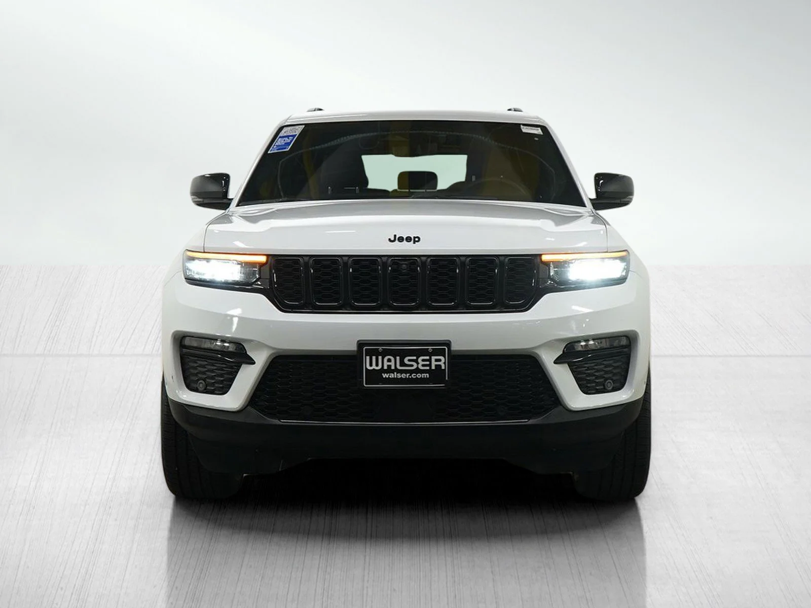 Used 2024 Bright White Clearcoat Jeep Limited image 9