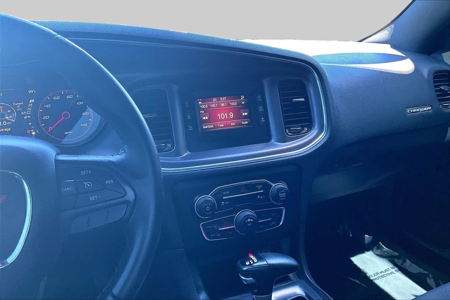 Used 2017 Pitch Black Clearcoat Dodge SE image 6